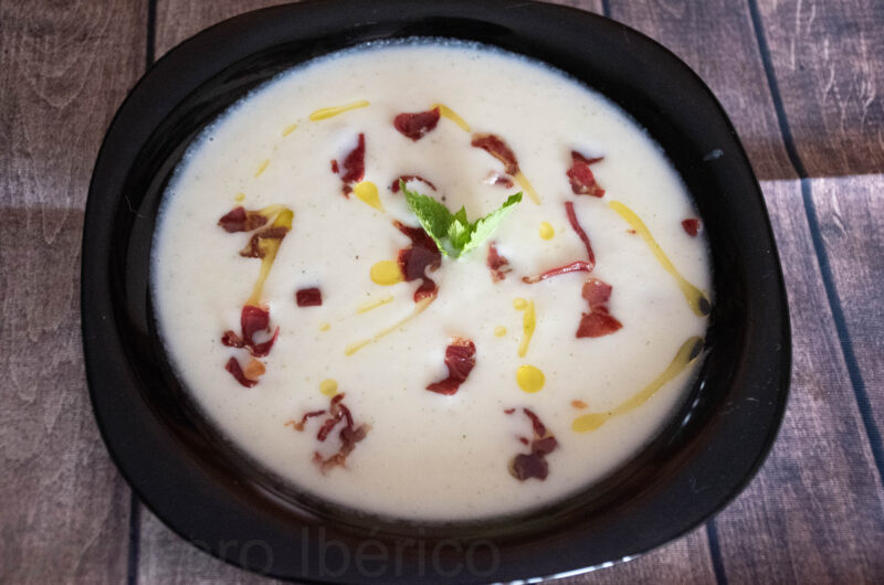 Sopa de melón con jamón