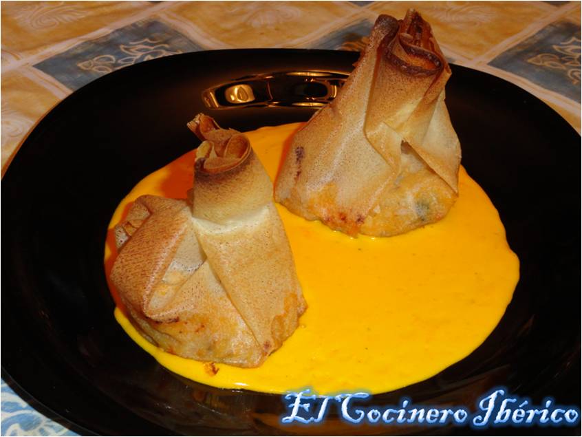 Saquitos de marisco en salsa de azafrán